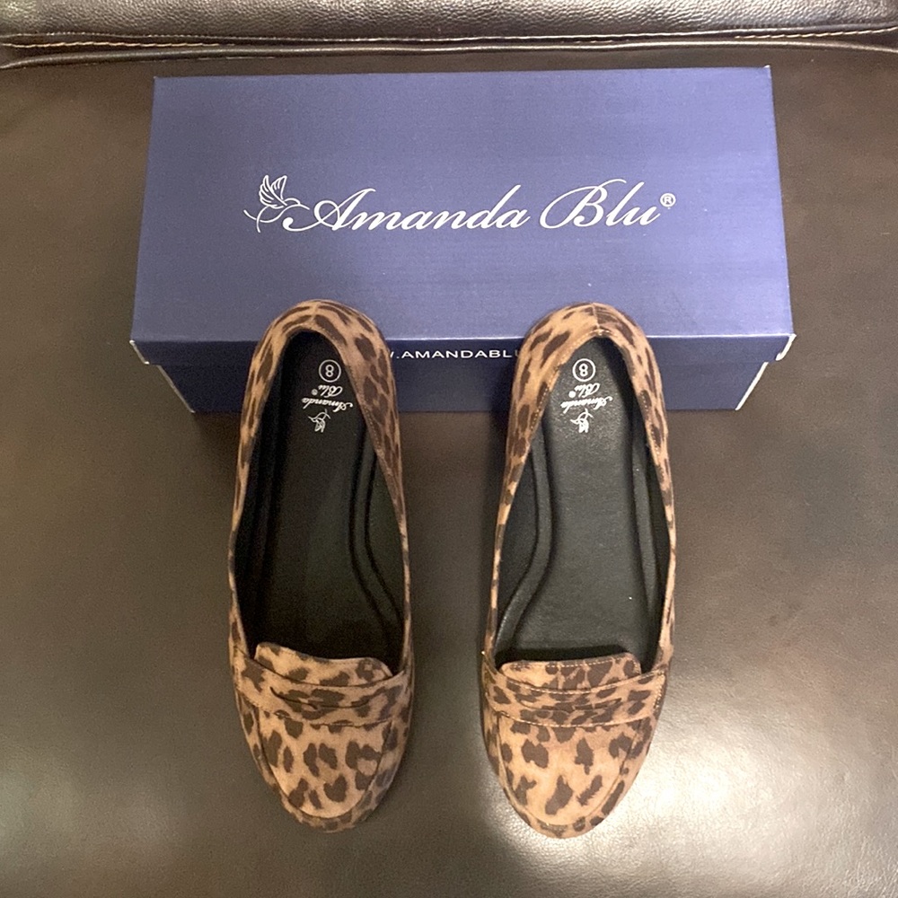 Amanda Blu Size 8 Leopard Loafers